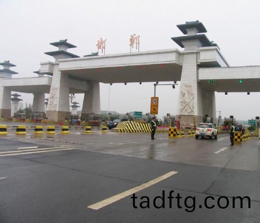 邯鄲高(gao)速選(xuan)用(yong)土工格(ge)柵保證(zheng)施(shi)工(gong)質(zhi)量(liang)