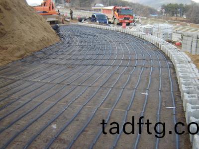 經編滌綸(lun)土(tu)工(gong)格柵(shan)在(zai)京(jing)滬高(gao)速鐵路(lu)中(zhong)應用