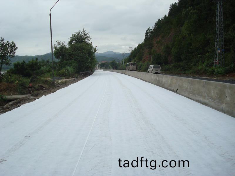 土工格柵在104國(guo)道中的廣汎(fan)應(ying)用(yong)