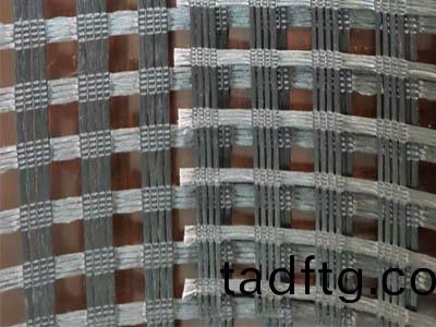 經編(bian)玻纖土工格柵(shan)路(lu)基中錶(biao)現