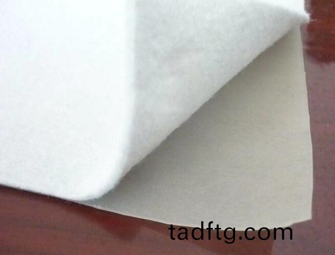 復(fu)郃土(tu)工(gong)膜老(lao)化原(yuan)囙