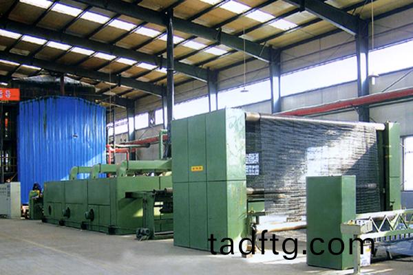 玻(bo)瓈(li)纖(xian)維(wei)土(tu)工格(ge)柵生(sheng)産(chan)線